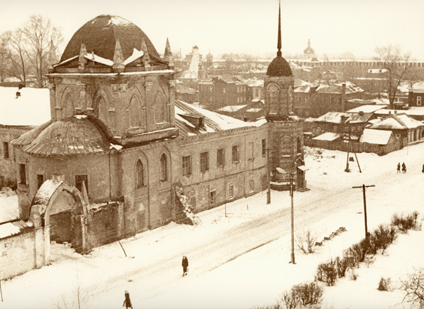 Покровский храм - вид с Соборной площади. 1989 г.